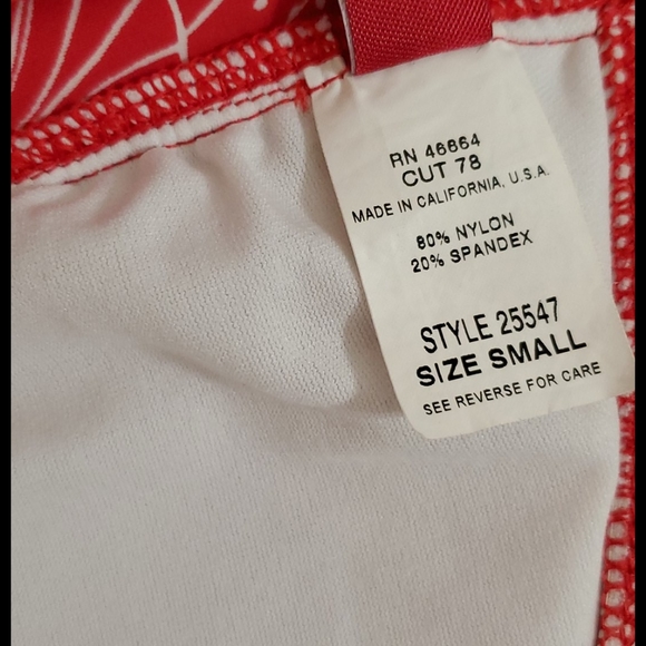 Guess USA red white floral swim suit top Tropical print sz.Sm beach vacation - Picture 4 of 7